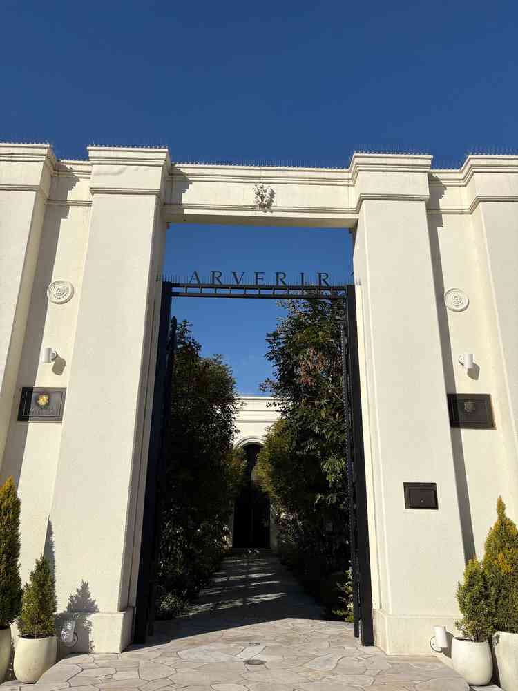 式場入口。プライベートな通路があるのが他の式場との違いで自分たちに合った演出ができます。