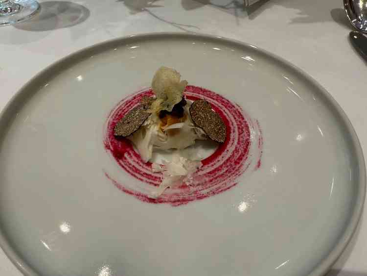 試食。厨房がそれぞれの会場に併設されているので高さのある品でも持って来れたり、温かいままで提供できる