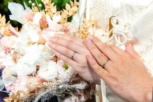 新婦の母からのサプライズのブーケと共に