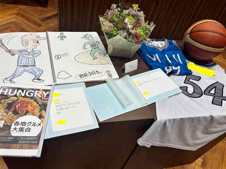 作成した雑誌と2人の趣味のバスケ