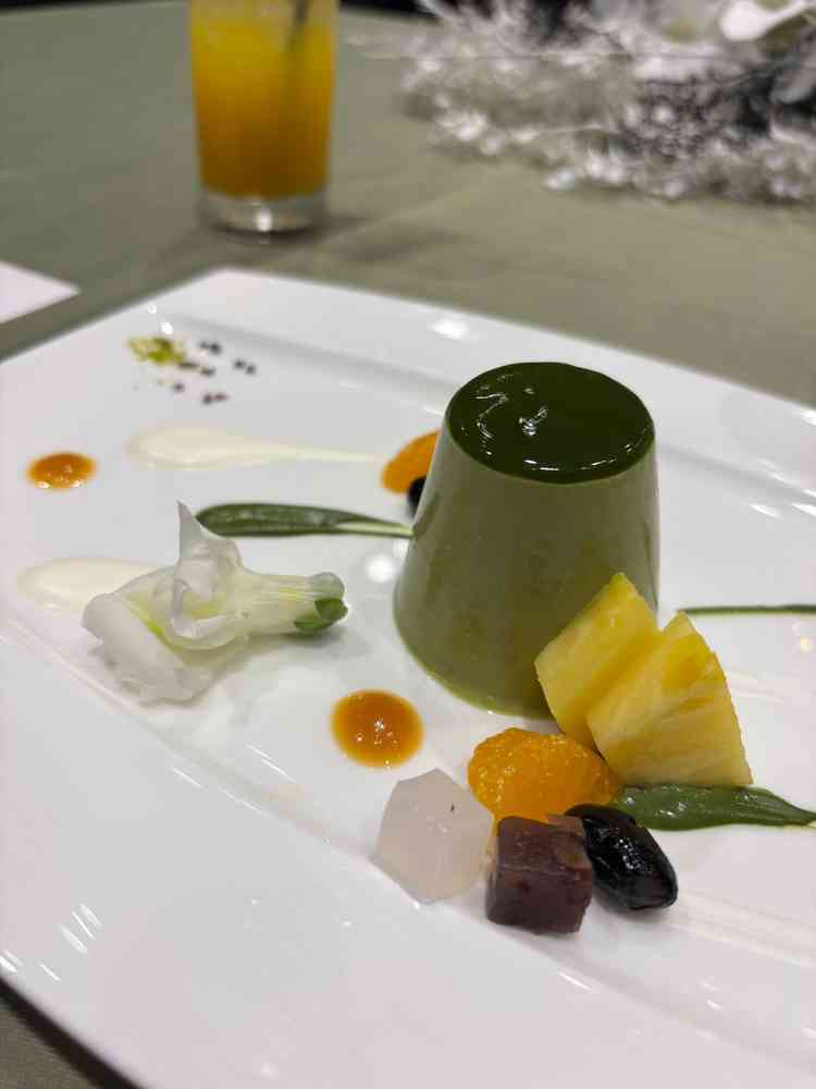西尾抹茶を使用した濃厚ムース