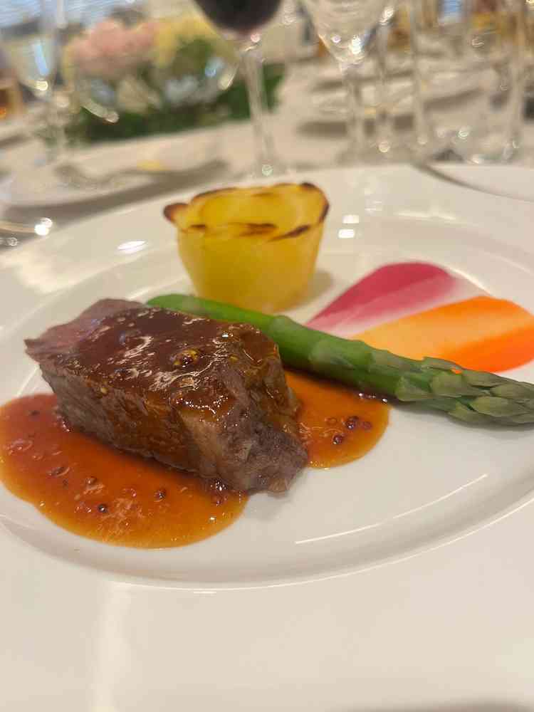 結婚式でのお肉料理です