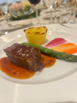 結婚式でのお肉料理です
