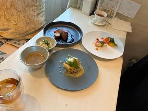 オードブル、スープ、魚料理、肉料理、ご飯