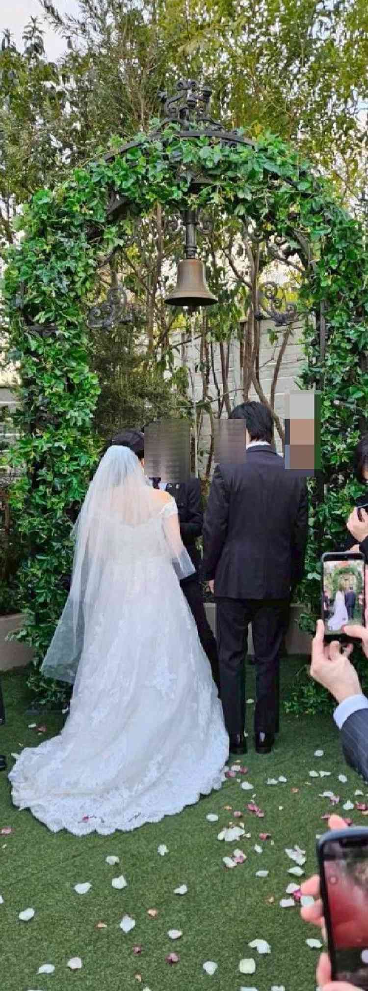 ガーデンが屋上にあったのでフラワーシャワーができました。写真のバリエーションも増えて良かったです。
