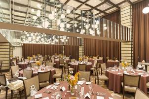 101名入った披露宴会場。お花は特典内のみ。
