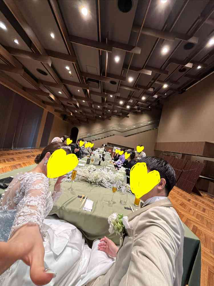 家族一列の机で食事会をしました。