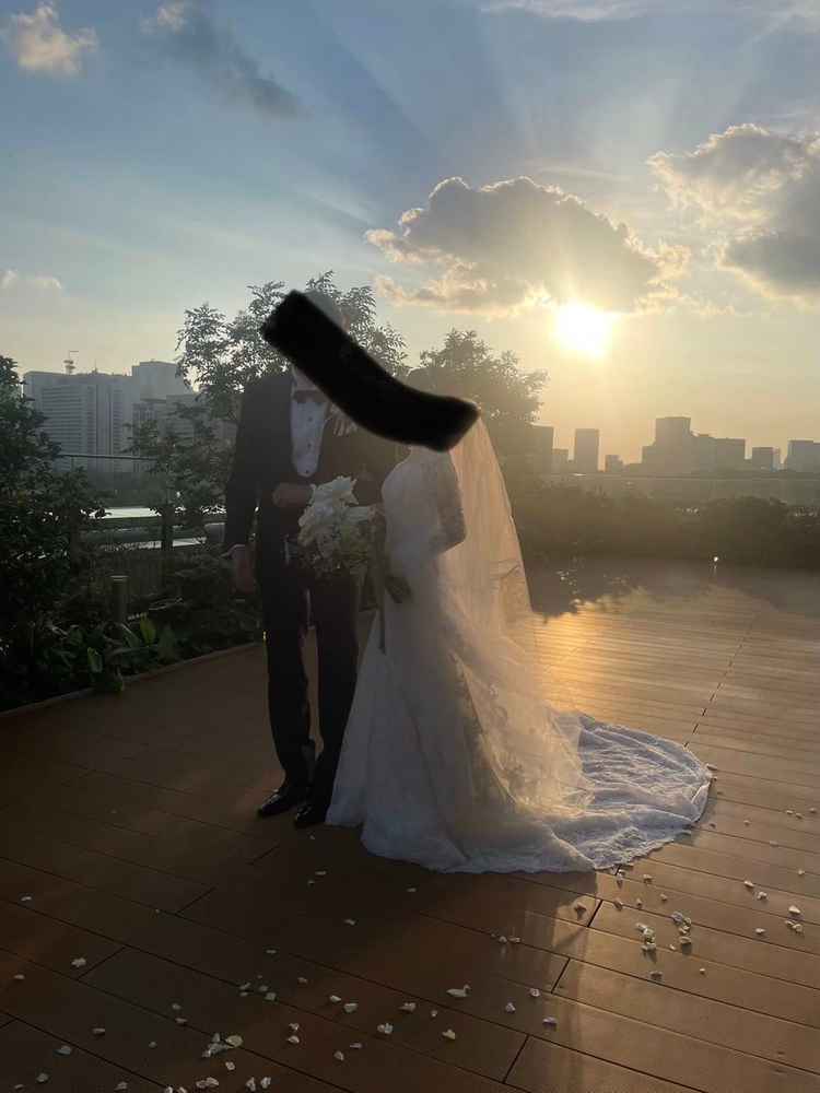 挙式後の外での景色バックに全体写真などがあり非常に印象的