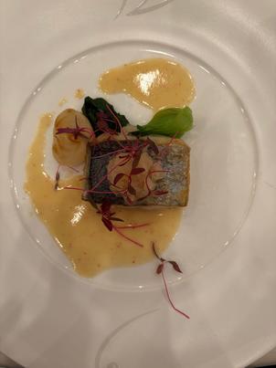 魚料理、給食みたいだった。