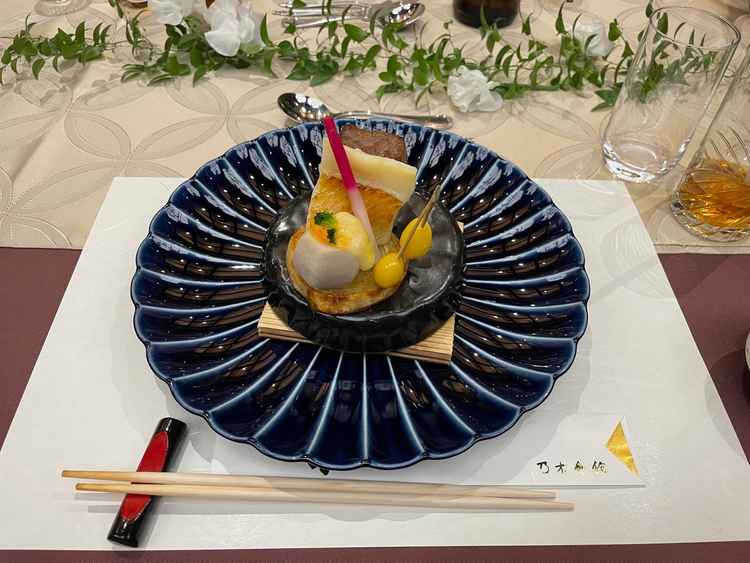 下に引いてあるのが一本で途切れないジャガイモ。お肉もとても美味しかったです。
