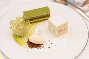 食後のデザートのケーキ