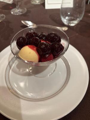 デザート。洋酒が効いていて美味しかった
