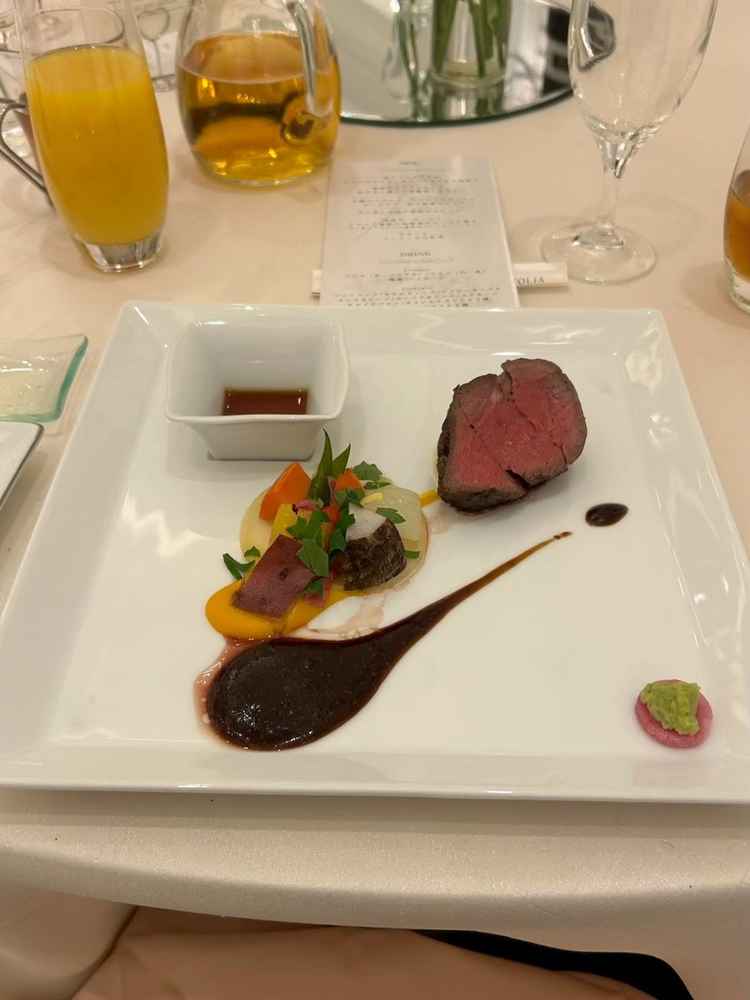 メインのお肉料理