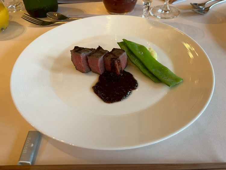 国産牛ロースの網焼き 玉葱のバルサミコソース