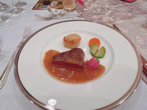 メインのお肉料理の写真柔らかくて美味しかったです