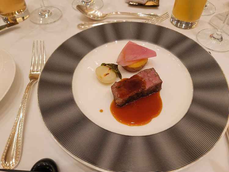 お肉が温かく提供されていたらより良かったと思います。