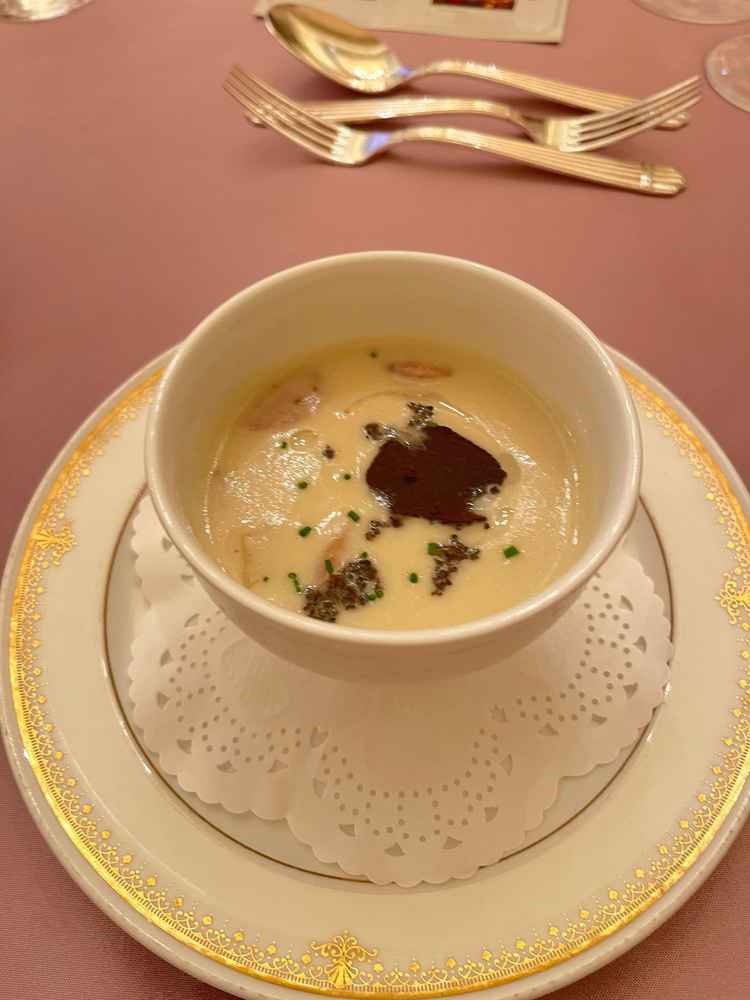 トリュフのスープです。