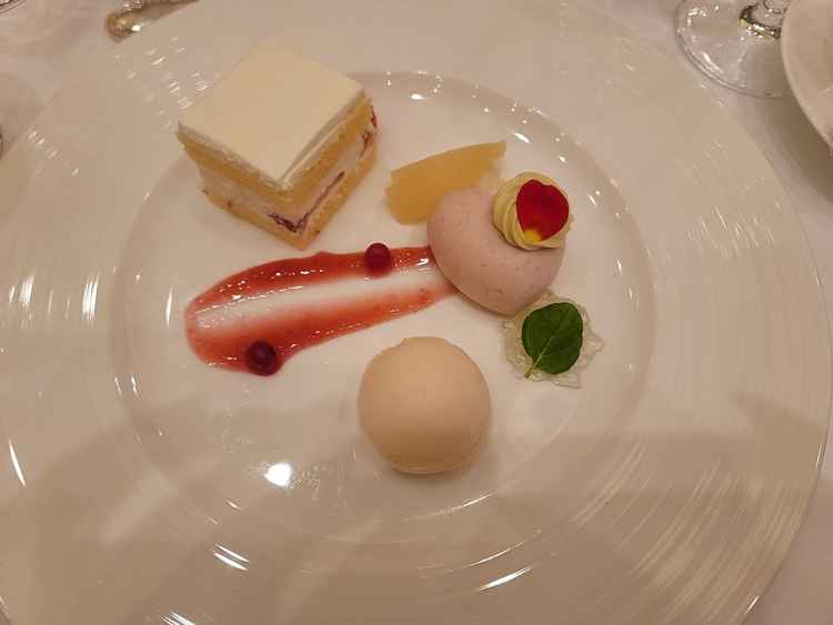 シンプルで素朴なスイーツプレートでした。