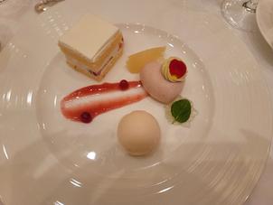 シンプルで素朴なスイーツプレートでした。