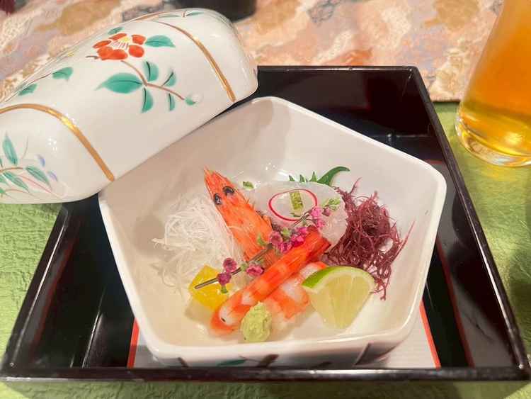 安い感じのエビだった。