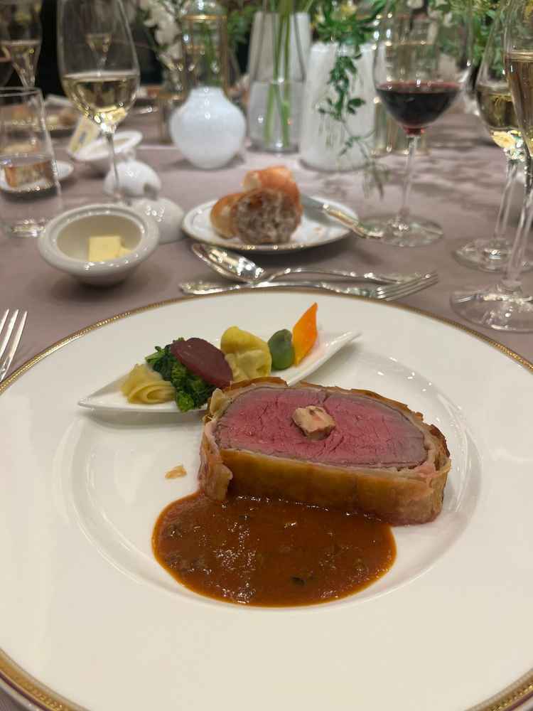 牛フィレ肉のフォワ・グラ詰めパイ包み焼き　プリンスアルベール風
