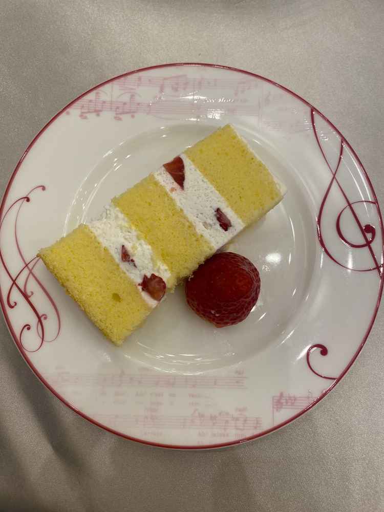 ウェディングケーキまで！楽器をやっていたので、お皿が可愛かった。