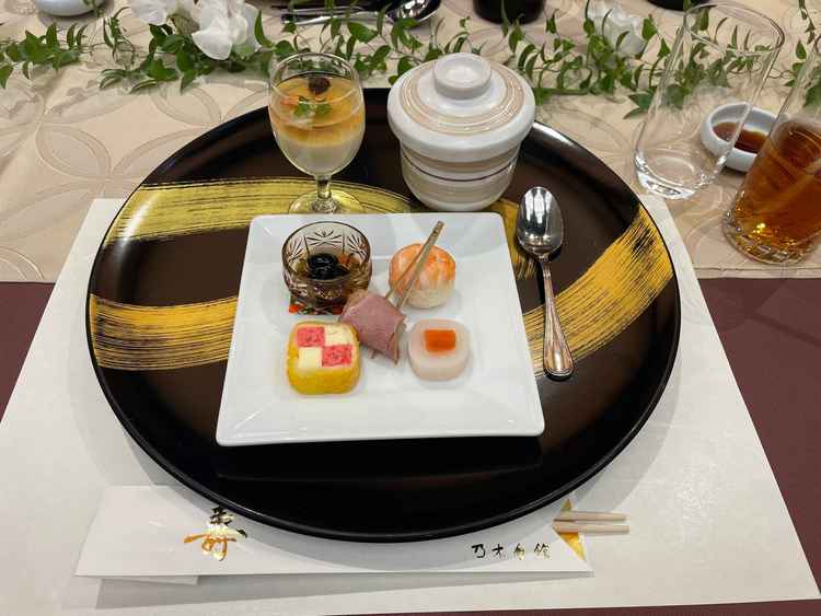 彩りがとても綺麗。茶碗蒸しが美味しかったです。