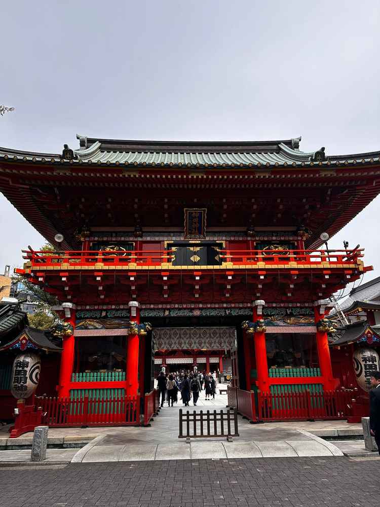 神田明神の入り口。雰囲気が格別。