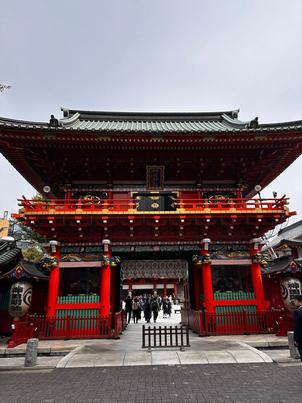 神田明神の入り口。雰囲気が格別。