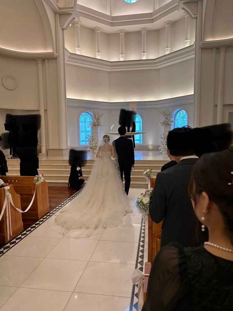 新郎新婦がしっかり見えたのと、他に比べて比較的広いので窮屈さはなかった。