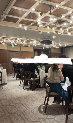 落ち着いた雰囲気の会場