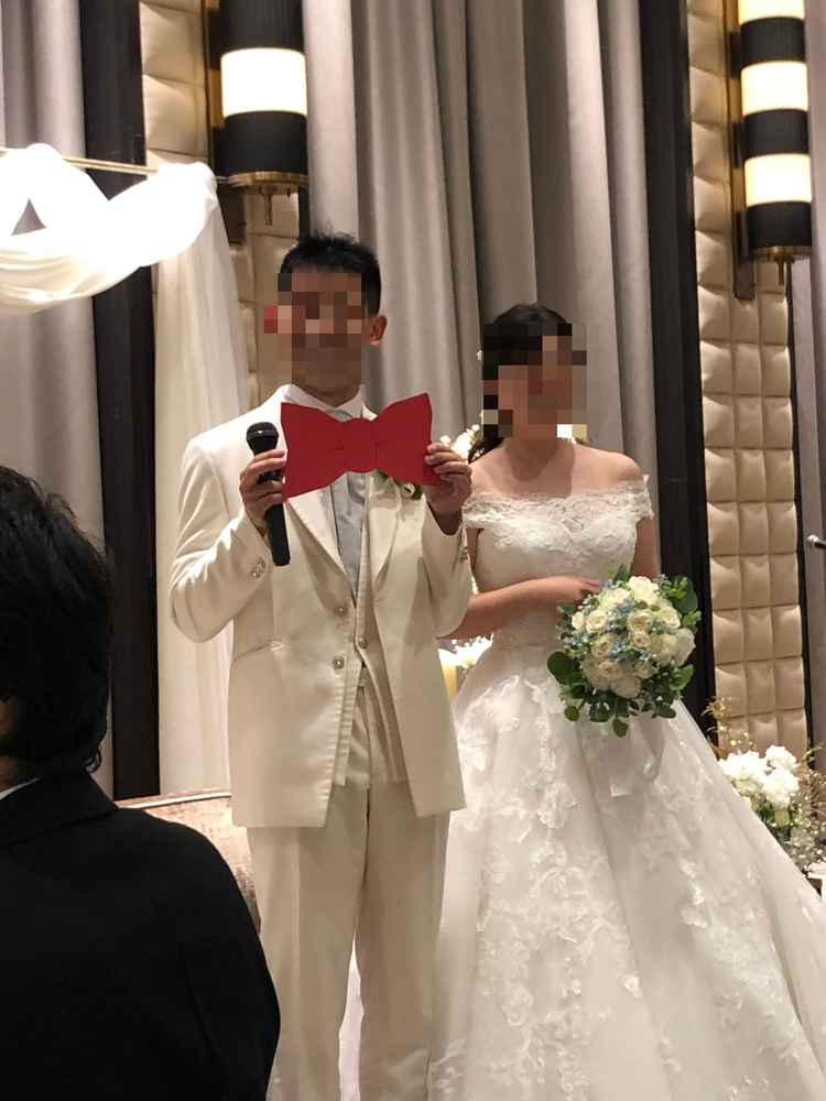 新婦のアニメ好きに併せて、コナンの蝶ネクタイで登場しました。