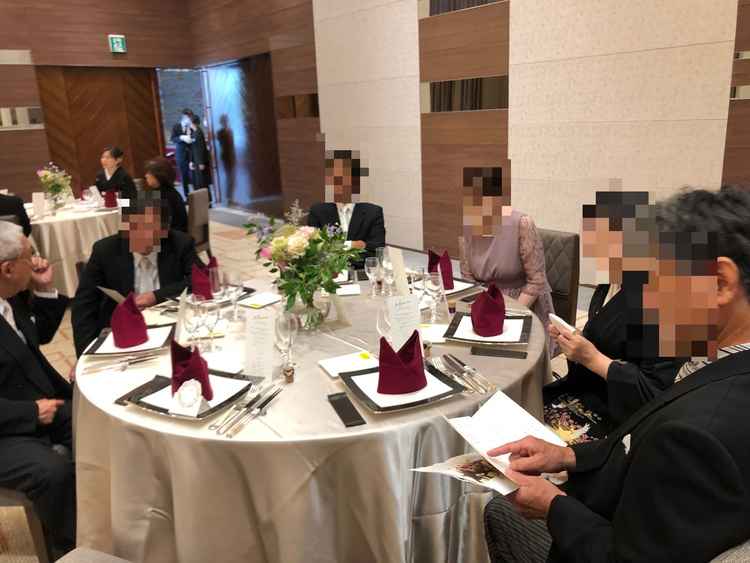 親族側の席です。