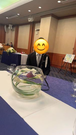 テーブルの上の装飾です。シンプルで大人な感じの飾りでした。