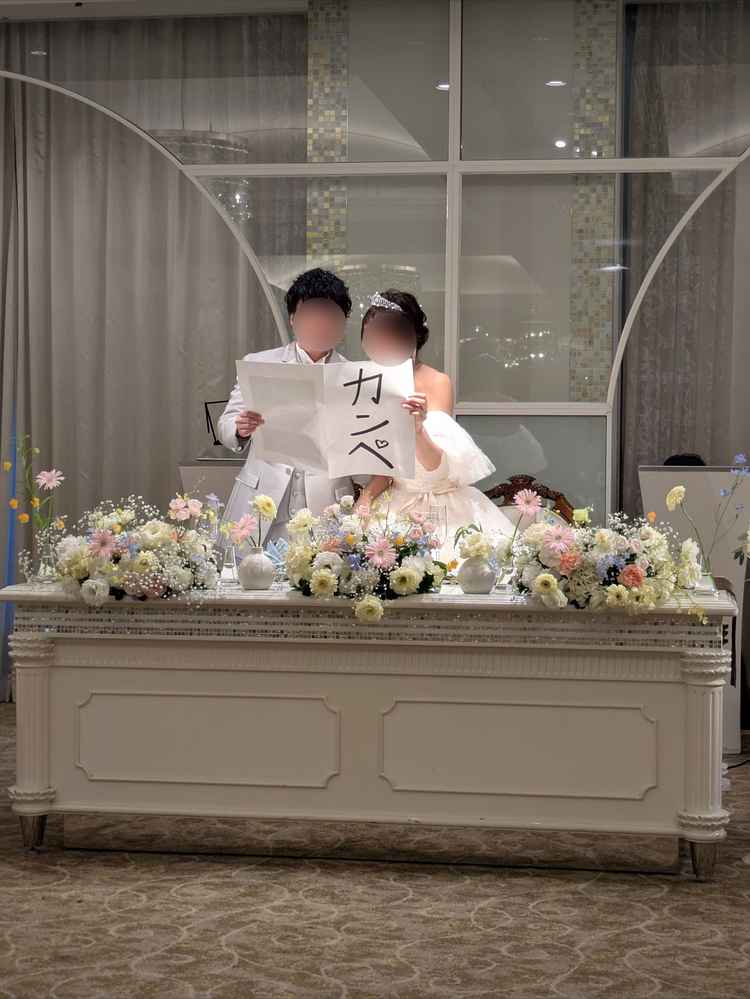 参列者への挨拶をするふたり。人柄が現れた、楽しく面白い挨拶でした。