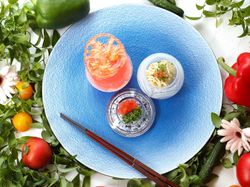 「大切に育てたご実家のトマト　家族ですごしたお昼ごはんをイメージして」