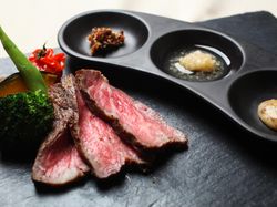 国産黒毛和牛サーロインと旬菜のグリエ
3種のコンディメント
フリーズドライ醤油
檸檬葱生姜
西京味噌マスタード