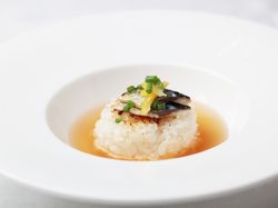 北海道産ななつぼしの柚子西京味噌炙りと焼秋刀魚
和出汁餡をまとわせて