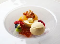 ピーチメルバとグラスバナーヌ
和紅茶ジュレ アサイーソース
