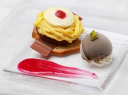 中標津産蕎麦粉のパウンドケーキ
薩摩芋のモンブラン仕立て
焙じ茶のグラス カシスソース