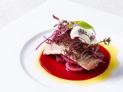 炭火で炙った中トロとベトラーヴ