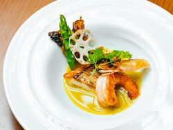 天使の海老と真鯛のポワレ 春菊を使ったブール・ブラン