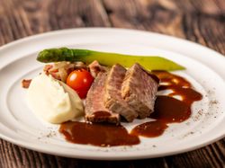 【チョイスメニュー】黒毛和牛サーロインのロティをポートワインのソースで