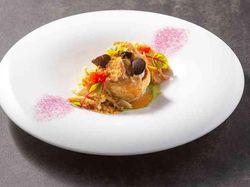 トリュフ香る鴨のコンフィ ヴォローヴァン仕立て