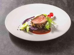 国産牛ロースのロティ おぼろ昆布のベール
濃厚なジュ・ド・ブッフソースと奈良漬けの和合