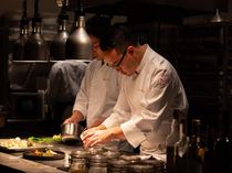 熱いものは熱いまま、冷たいものは冷たいまま、最適な温度とタイミングでゲストのもとにお届け