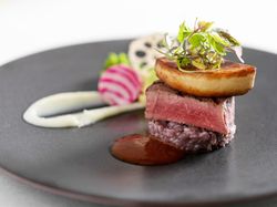 特選国産牛フィレ肉・フォアグラ・七穀米のロッシーニ「アルカンシエルスタイル」
トリュフ香るペリグーソース or 八丁味噌のソース