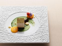 玄米茶のガトー 黒蜜のジュレとオレンジ