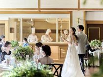 ライブキッチンからアツアツの料理をお届け