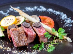 淡路牛のグリエ -トリュフソルト・季節の野菜のガルニ添え-